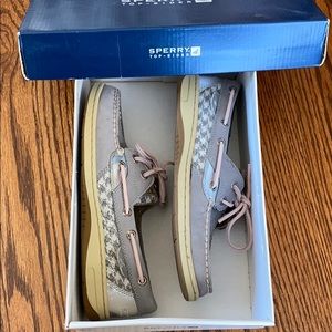 Gray/pink sperry’s